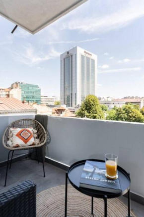 Bright 2BR Flat - Top Location - Amazing Balcony